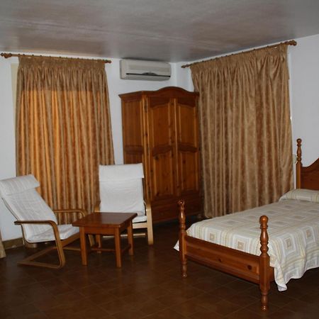 Hotel La Masia Portbou Room photo