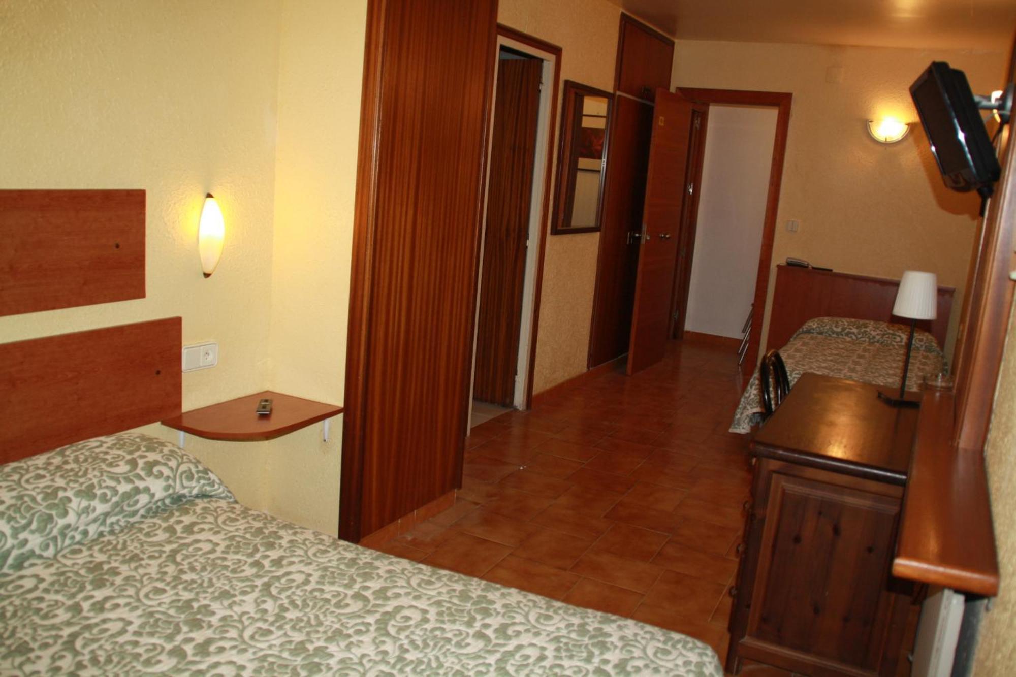 Hotel La Masia Portbou Exterior photo