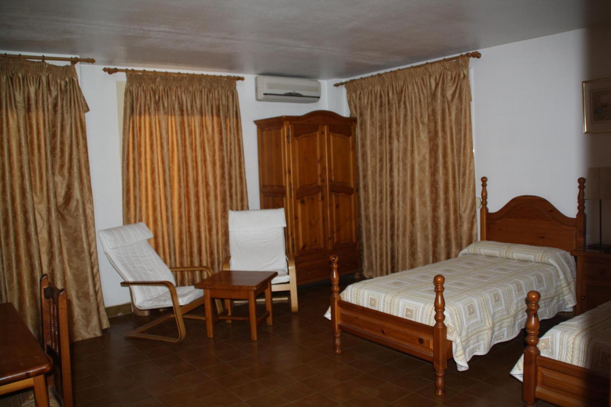 Hotel La Masia Portbou Room photo