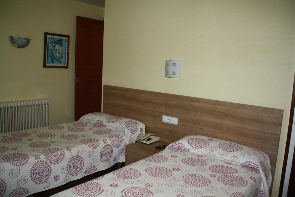 Hotel La Masia Portbou Room photo