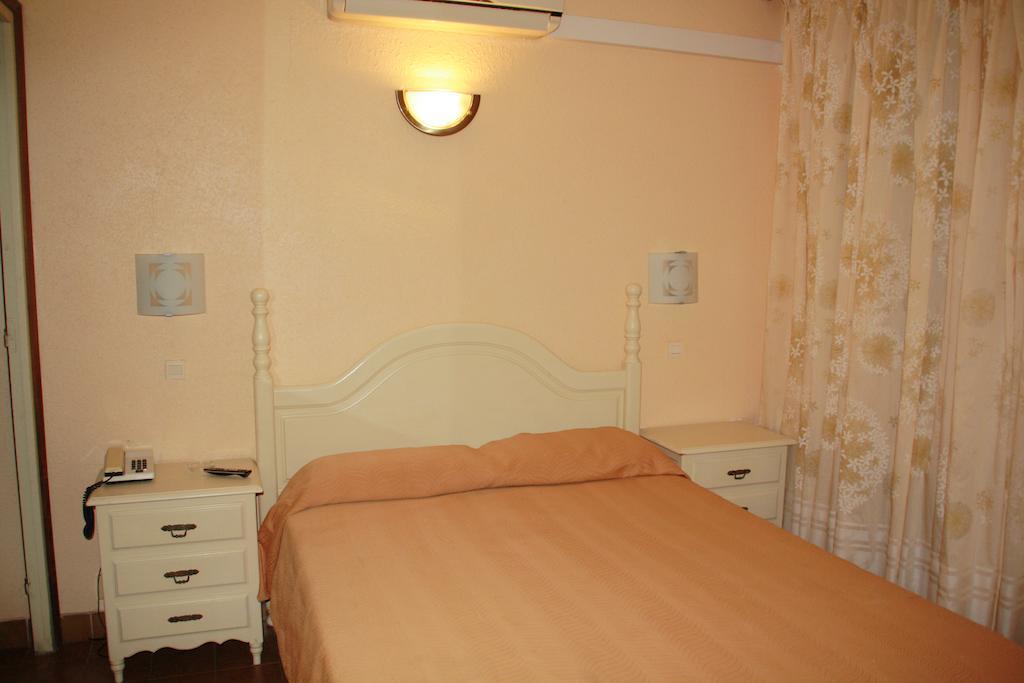 Hotel La Masia Portbou Room photo