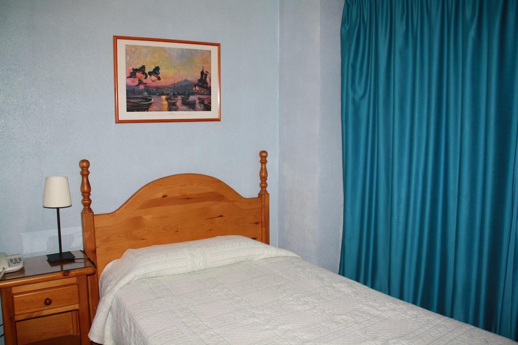 Hotel La Masia Portbou Room photo