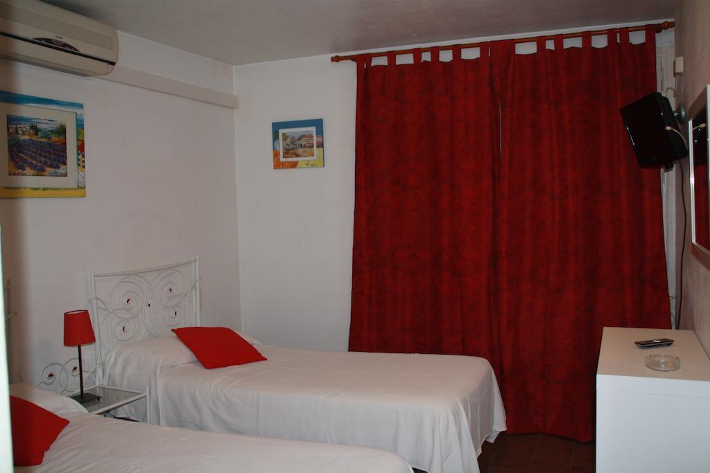 Hotel La Masia Portbou Room photo